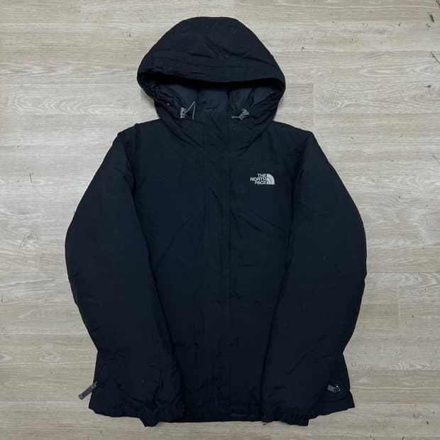 노스페이스 여성 구스다운 자수 로고 후드 패딩 점퍼 [블랙] L/90