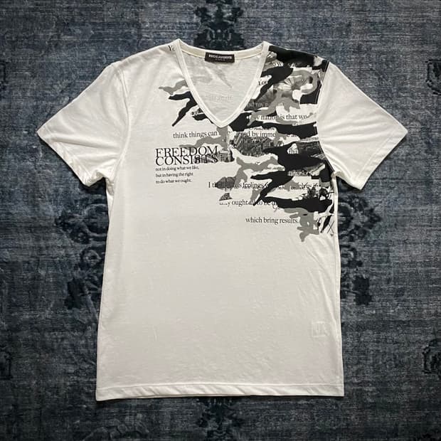 ‘HIDEAWAYS’ V-Kei Mood T-Shirt