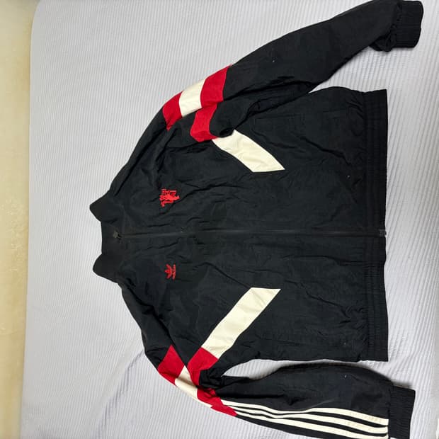 아디다스 맨유 바람막이 팝니다. 