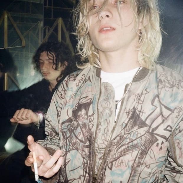 MOWALOLA grafiti bomebr s