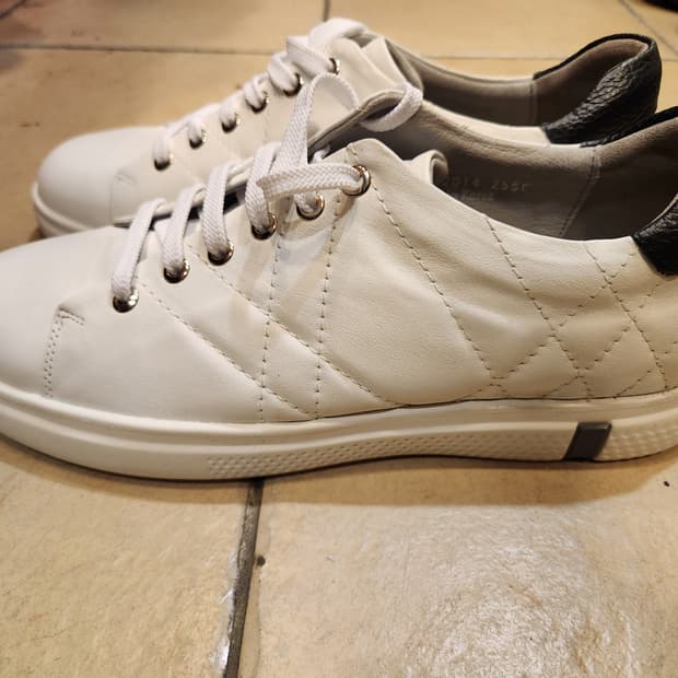 탠디 소가죽 모던 스니커즈