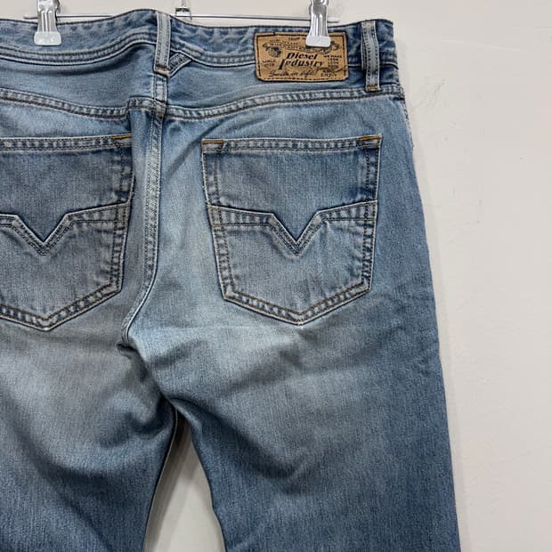 디젤 인더스트리 스트레이트핏 워싱 데님팬츠