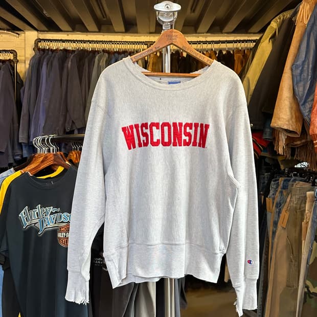 챔피온 리버스위브 위스콘신 데미지 스웻셔츠 