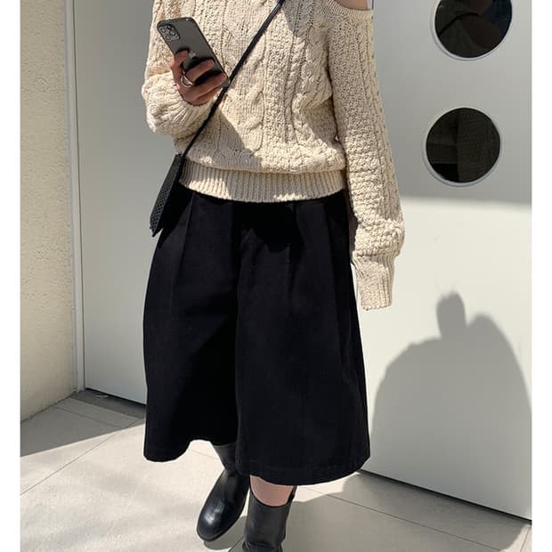 마크들리 숄더 홀 니트 아이보리 