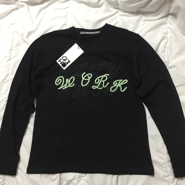 오들리워크샵 hermit cursive tee 롱슬리브 티