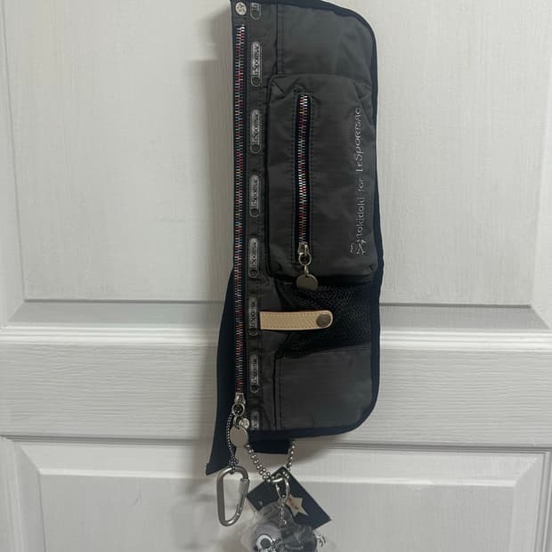 Tikidoki 레스포삭 키링 벨트백