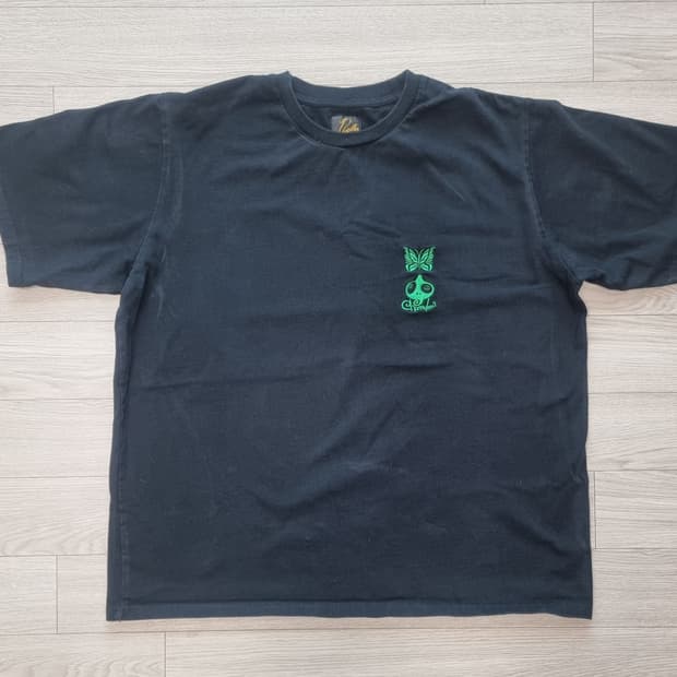 니들스 x the end of the world 티셔츠