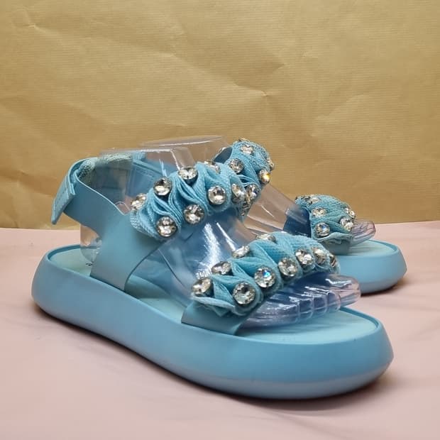 아떼 바네사브루노 러플 여성샌들250