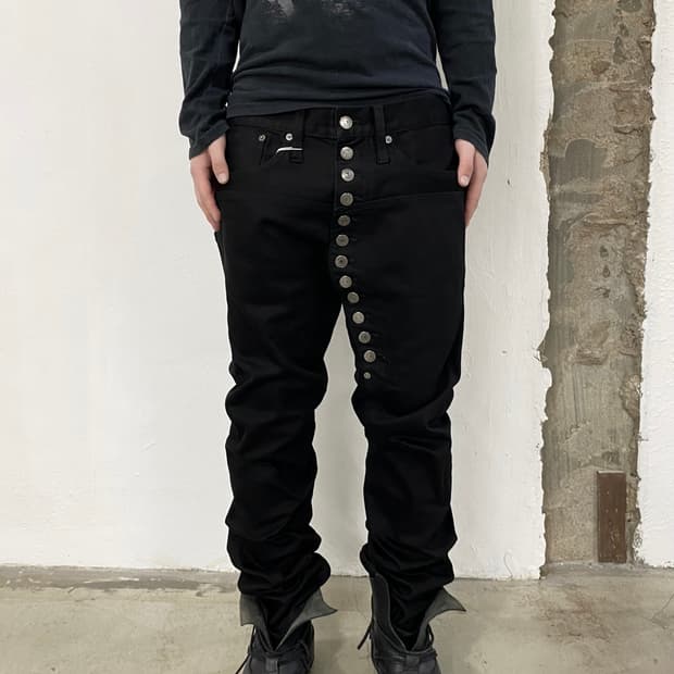 카반드주카 비대칭 버튼 팬츠