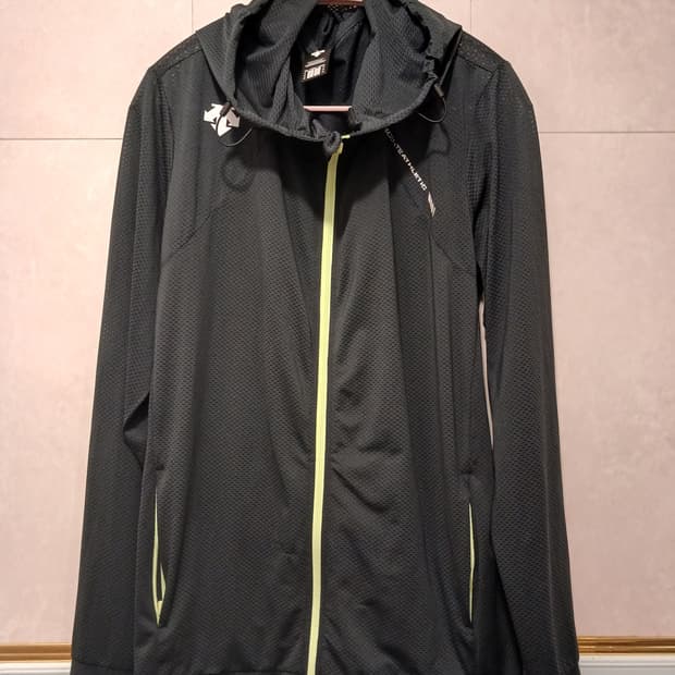 데상트 정품 남성 바람막이 105 사이즈