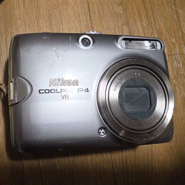 니콘 쿨픽스 p4