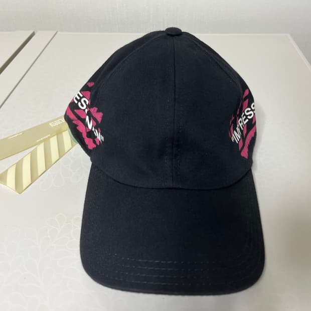 오프화이트 볼캡 블랙