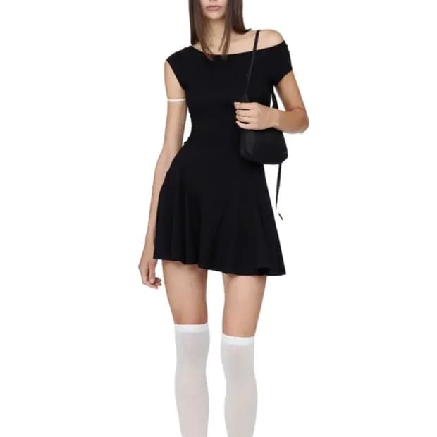 오호스 i:e Fluid Capsleeve Dress 01 / Black