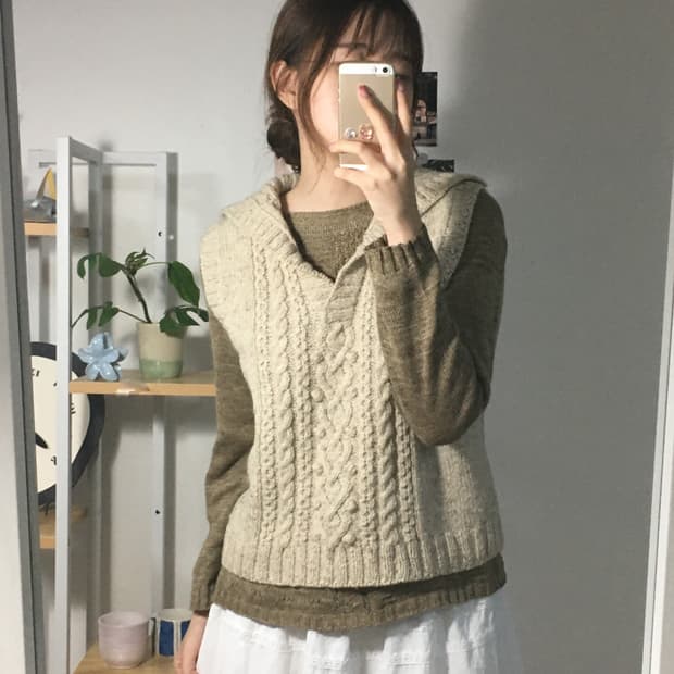 베이지 케이블 니트조끼