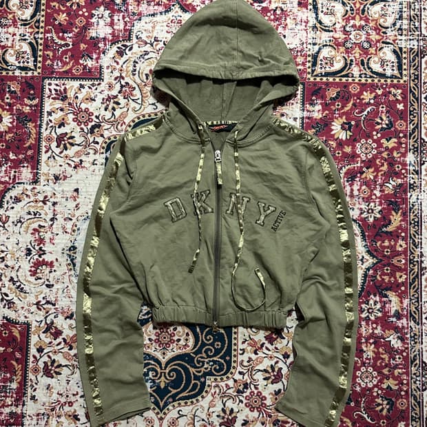 디케이엔와이 발레코어 크롭 후드집업