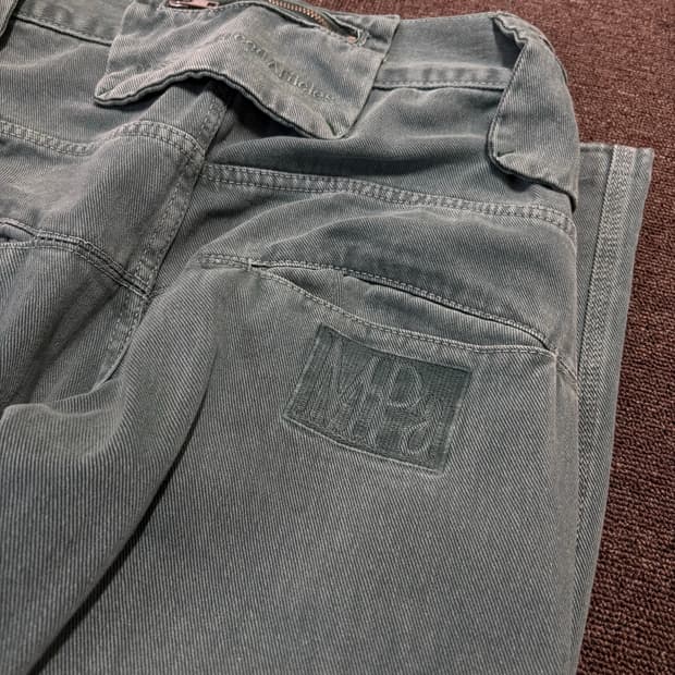 플라스틱 프로덕트 팬츠