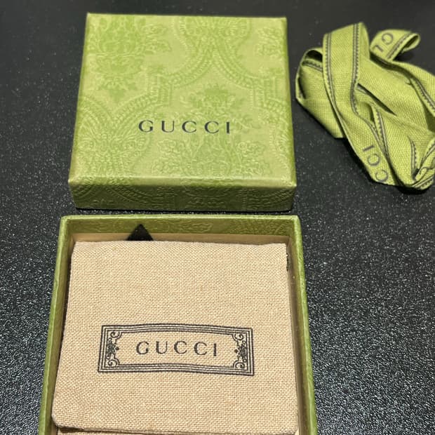 구찌 블라인드 포 러브 실버 목걸이