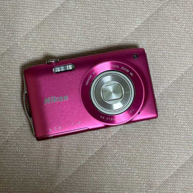 니콘 쿨픽스 s3300 핑크 색상 사나디카