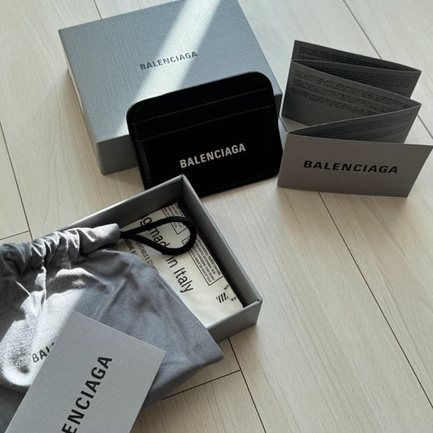 발렌시아가 카드지갑 팝니다(풀구성)