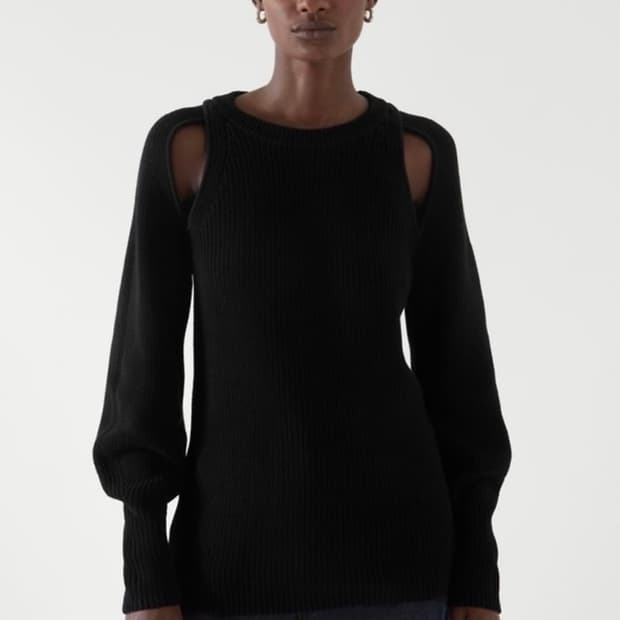 코스 컷아웃 니트