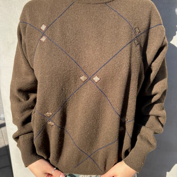 카키 포인트 아가일 긴팔 니트