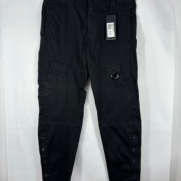 (새상품)CP컴퍼니 렌즈와펜 카고팬츠 블랙 50