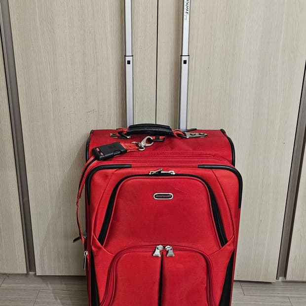 공항에서 눈에 띄는 레드랄프로렌 POLO SPORT 캐리어 55cm(37