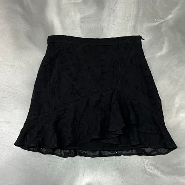  이로 펀칭 미니 스커트 y16029