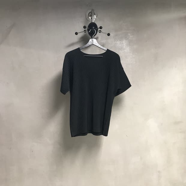 옴므 플리세 블랙 티셔츠 3