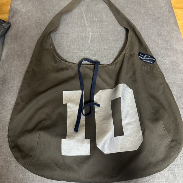 팔로마울 10주년 카키색 숄더백