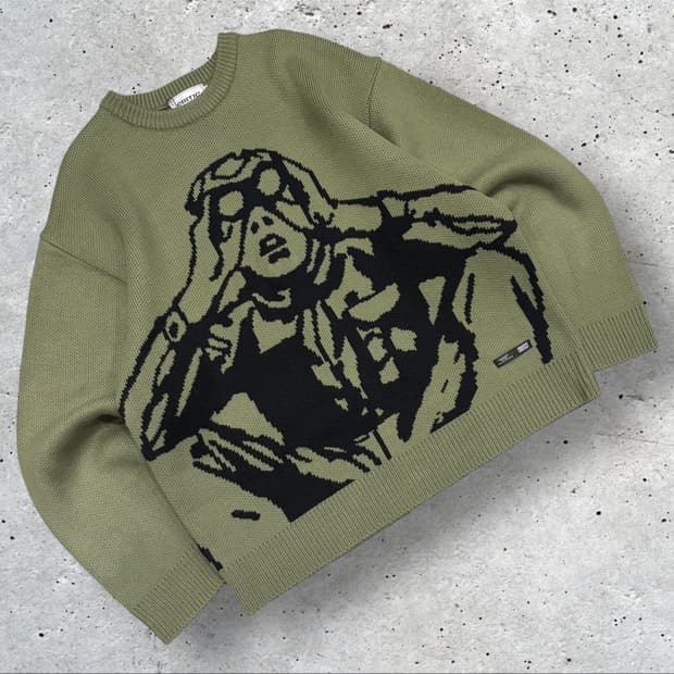 [L] 크리틱 스카웃보이 그래픽 니트 스웨터 카키 C281