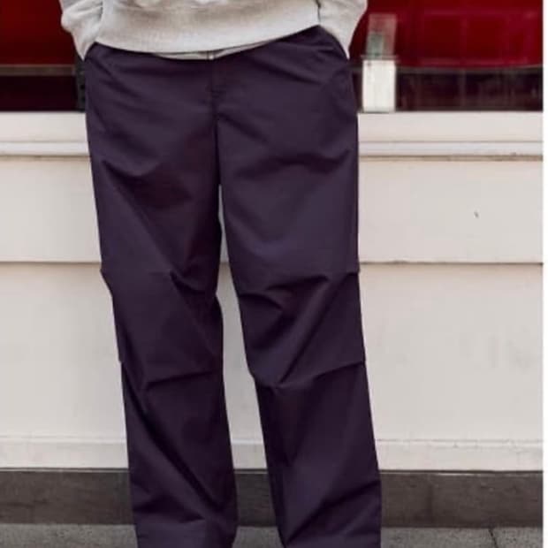 유니클로 U 와이드핏 파라슈트 팬츠 다크퍼플 (82)