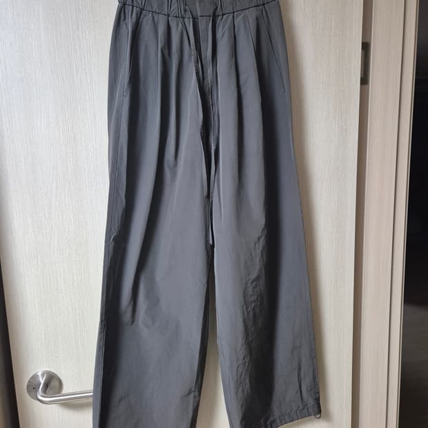 (22년) 아모멘토 투턱 와이드 드로우 스트링 팬츠