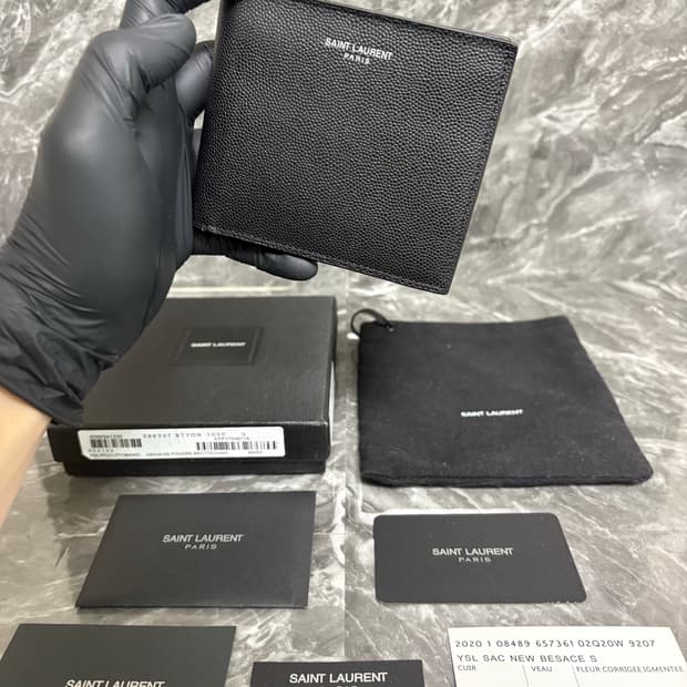 입생로랑 파리 그랑 뜨 뿌드르 레더 반지갑