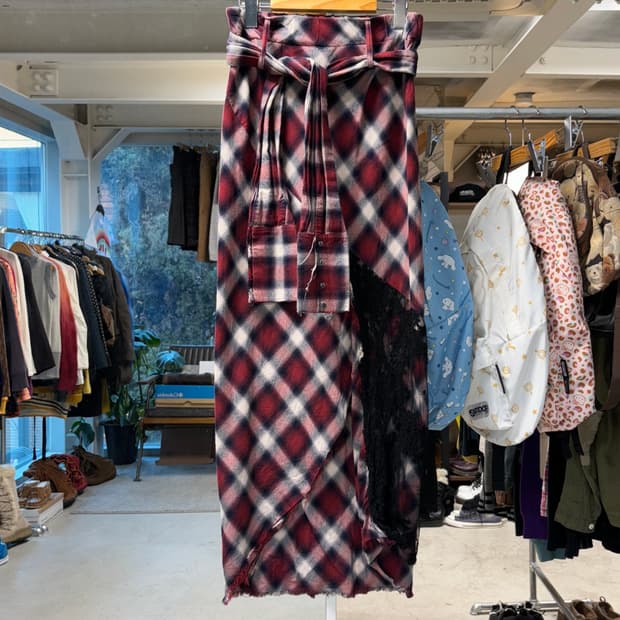 Addict noir 벨티드 체크 롱스커트