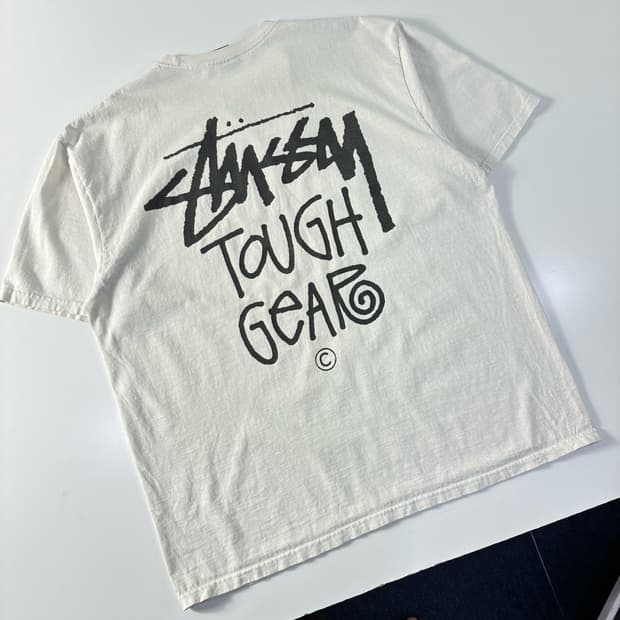 Stussy  스투시 터프 기어 화이트 반팔티셔츠 