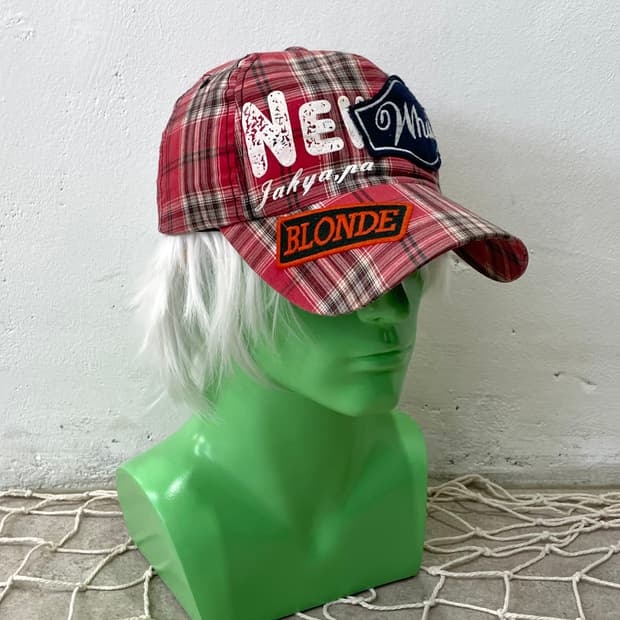 Red checkered wappen cap