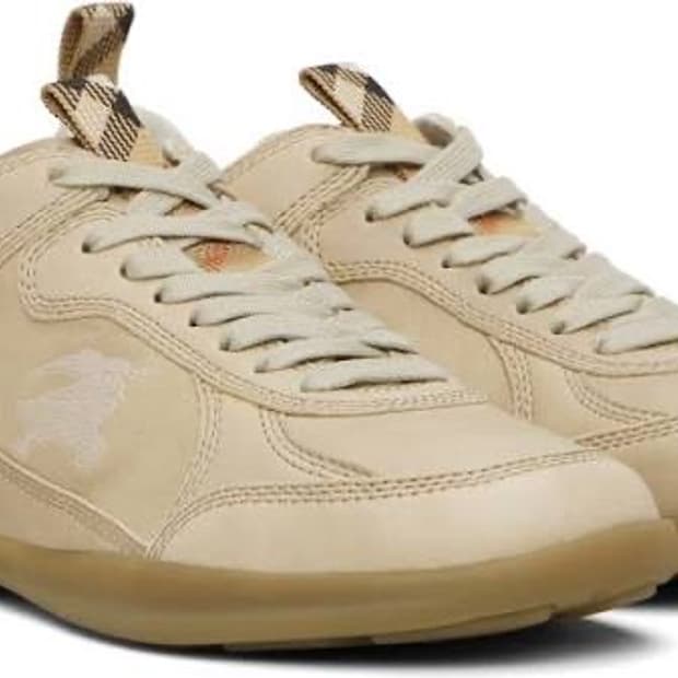 버버리 매트릭스 스니커즈 (컬렉션 라인)