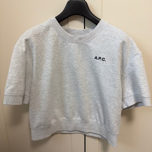 APC 여성 크롭 맨투맨