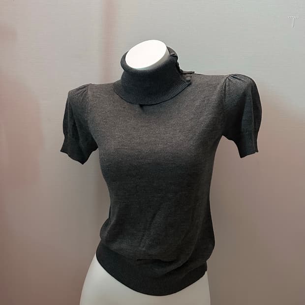 빈티지 버튼 폴라 반소매 니트