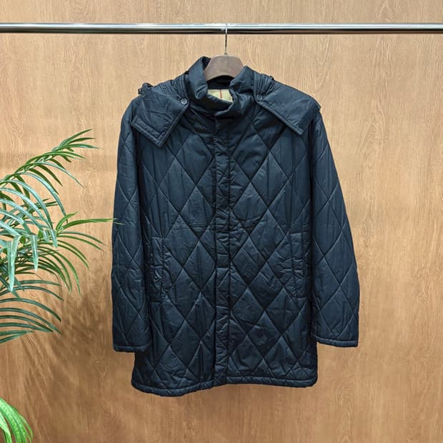 버버리 런던 퀄팅 후드 자켓 클래식 체크 안감 레터링 자수 디테일 블랙