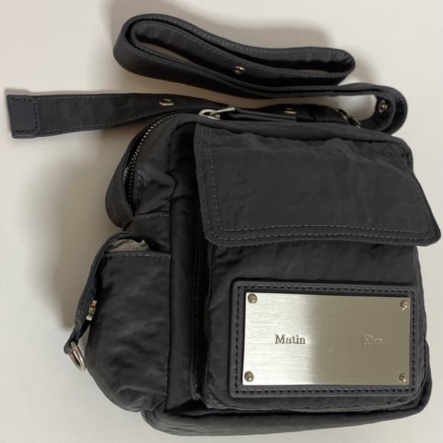 마뗑킴 카고 크로스 미니백 차콜