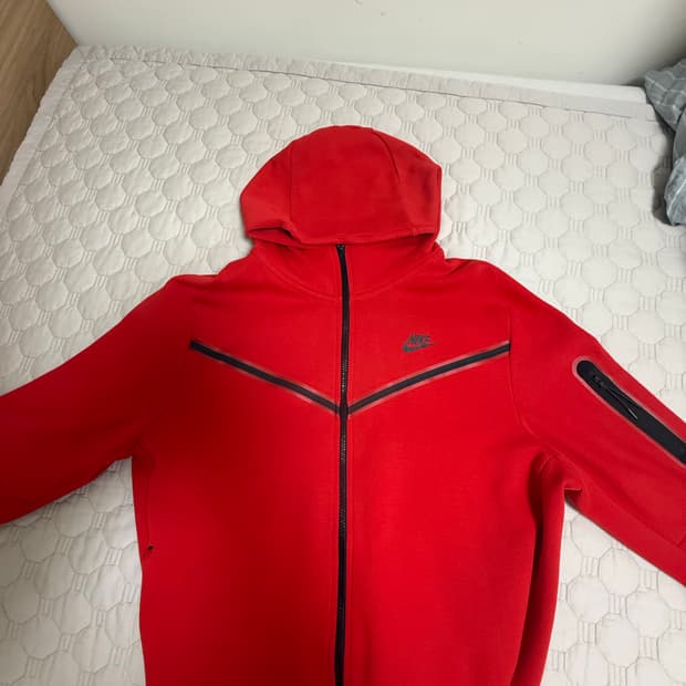 나이키 테크플리스 레드