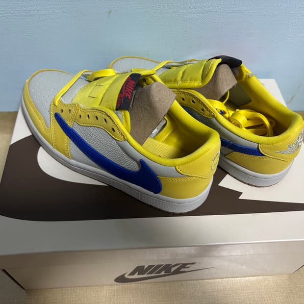 나이키 트래비스 스캇 카나리 235 새상품