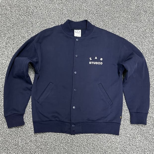 아이앱스튜디오 빅로고 버튼 자켓