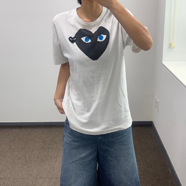 Comme des garcons 꼼데가르송 블랙 와펜 화이트 반팔