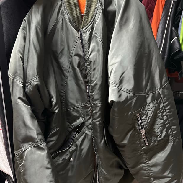 파아카이브 봄버