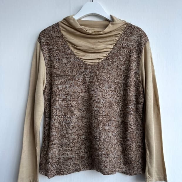 브라운 셔링 니트 티셔츠