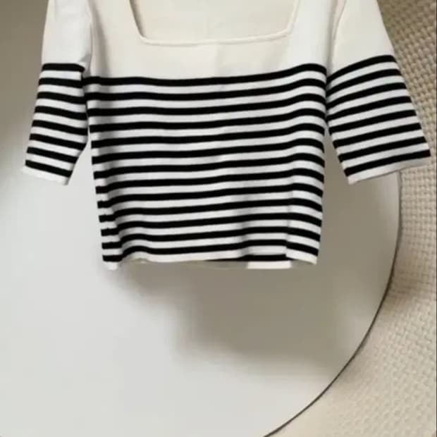 위아 스퀘어 스트라이프 크롭 니트 아이보리