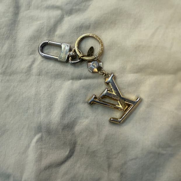 정품 루이비통 키링 팝니다